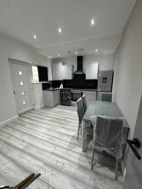 Dickenson Road Manchester - EAID:1234, BID:1234